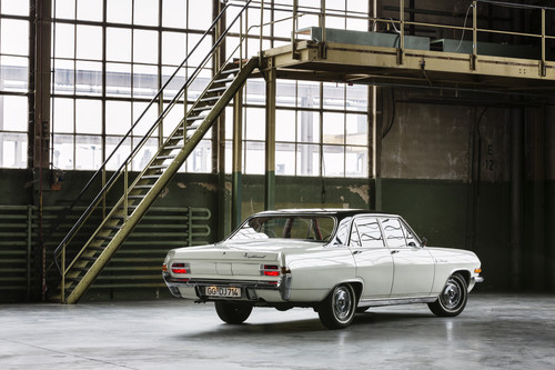 Opel Admiral A V8 (1966).