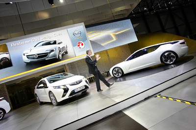 Opel Ampera (links) und Opel Flextreme.