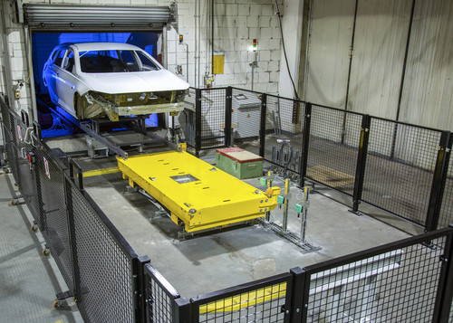 Opel Exclusive: Die Rohkarosse wird ausgeschleust und verlässt vorübergehend die standardisierte Fertigungslinie.