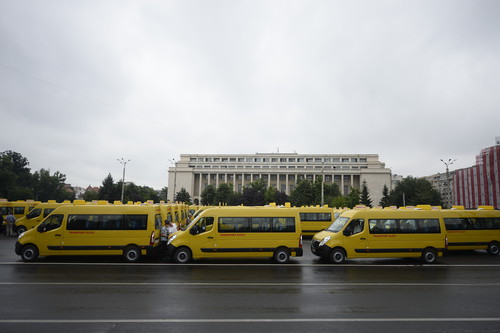 Opel Movano Schulbusse für Rumänien.