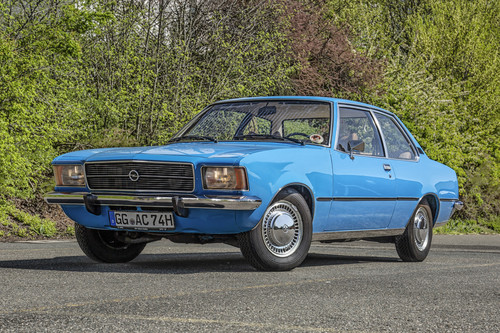 Opel Rekord D (1974).