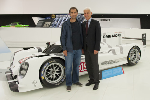 Pete Sampras und Vorstandsvorsitzender Matthias Müller im Porsche-Museum.