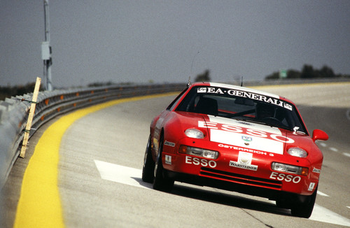 Porsche 928 GTS auf Rekordfahrt in Nardo (1993). 