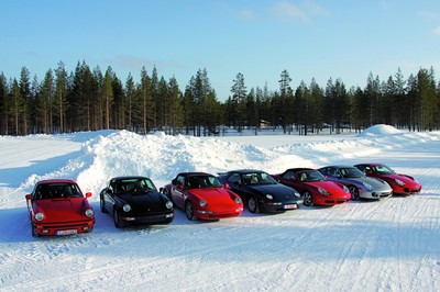 Porsche hat sein Freigabeverfahren für Winterreifen auf Youngtimer und Klassiker ausgeweitet.