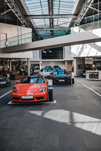 Porsche-Zentrum am Pragsattel in Stuttgart.