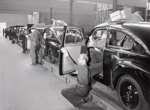 Produktion des PV 444 im Volvo-Werk Lundby (1948).