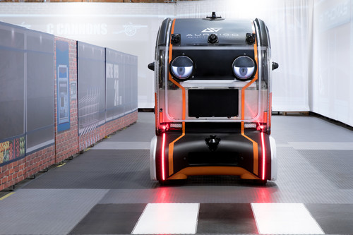 Selbstfahrende Pods sollen mit „virtuellen Augen“ mit Fußgängern kommunizieren und Vertrauen in autonome Fahrzeuge schaffen.
