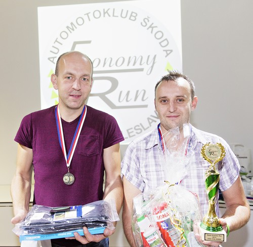 Skoda-Economy-Run 2014: Sieger war das Fahrerteam Jiří Pilný (rechts) und Petr Šíma.