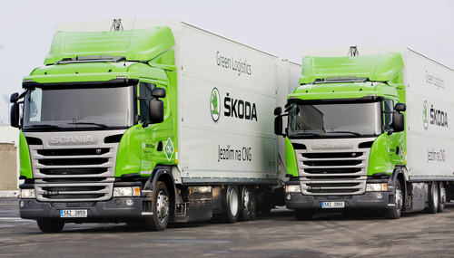Skoda setzt in seiner Logistikflotte Scania-Lastwagen mit Erddasantrieb ein.