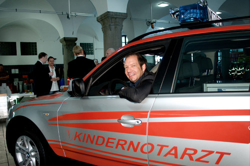 Spende des neuen Einsatzfahrzeuges BMW X3 xDrive 20d an den Münchner Kindernotdienst (Kindernotarzt Dr. Ludwig Schmid).