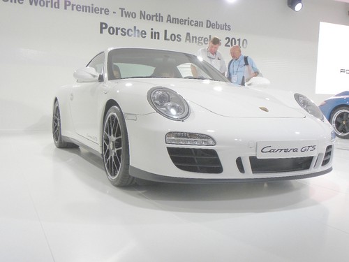 Symphonie in Weiß: Porsche 911 Carrera GTS.