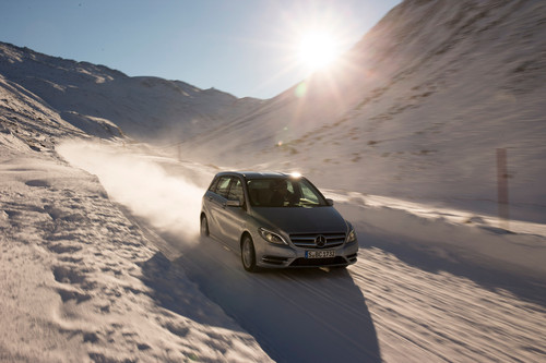 Toben im Schnee: Mercedes-Benz B-Klasse 4Matic.