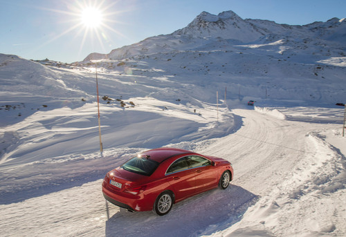 Toben im Schnee: Mercedes-Benz CLA 4Matic.