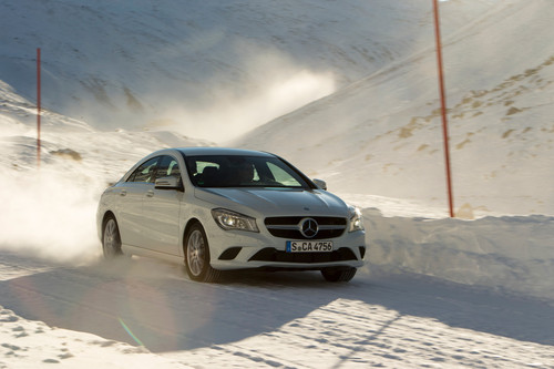 Toben im Schnee: Mercedes-Benz CLA 4Matic.