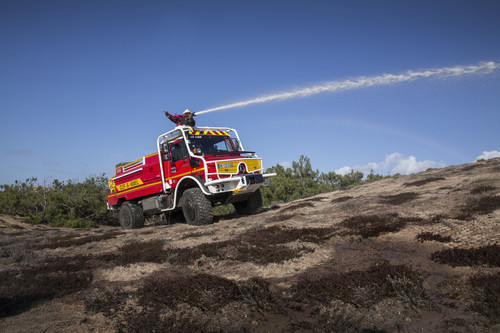 Unimog U 5023 als Feuerwehrfahrzeug für die Waldbrandbekämpfung.