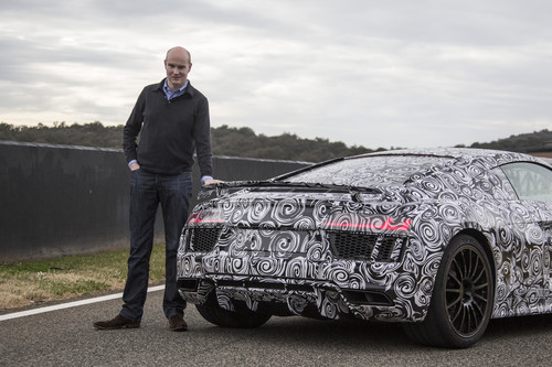 Unser Autor Jens Meiners und der Audi R8 Prototyp.