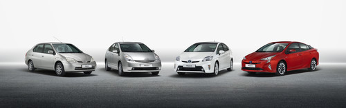 Vier Modellgenerationen des Toyota Prius.