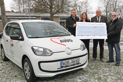 Volkswagen Mitarbeiter spenden 7500 Euro an AWO-Kreisverband (v.l.): Bodo Gasse, Nicole Wäke, Karsten Siemann und Klaus Heyer.