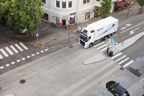 Volvo hat ein System entwickelt, das im Lkw alle 25 Millisekunden einen 360- Grad-Scan der Umgebung macht.