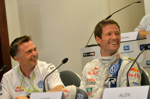 VW-Motorsportdirektor Jost Capito (links) und Weltmeister Sébastien Ogier.