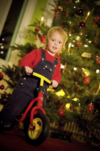 Weihnachtsgeschenk: Laufrad für die ersten Zweiraderfahrungen.