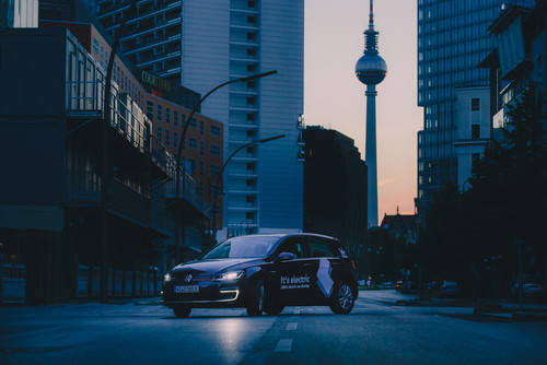 WeShare von Volkswagen: E-Golf fährt als erstes in Berlin als Teil der Carsharing-Flotte. 