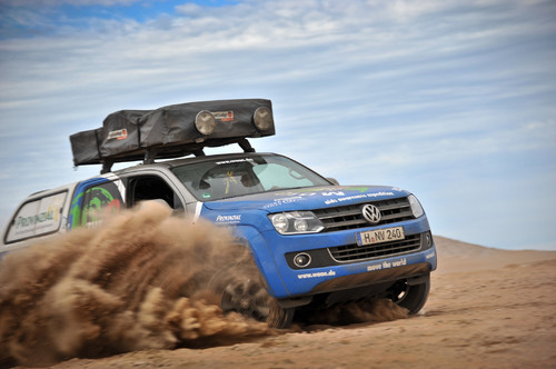 World Aids Awareness Expedition: Ein Volkswagen Amarok des Teams von Joachim Franz in der Atacama Wüste in Chile.