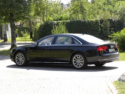 Audi A8 L.