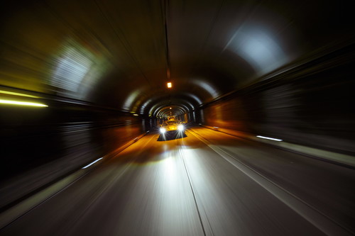 Jaguar F-Type SVR im New York City&#039;s Park Avenue Tunnel.