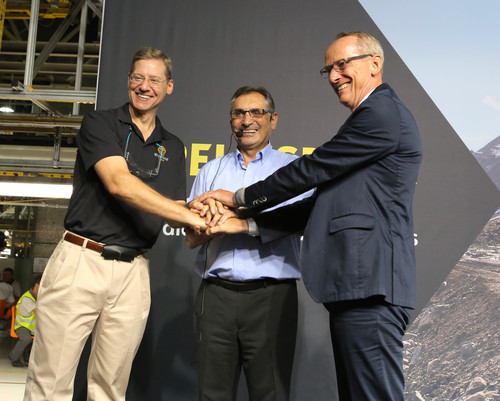 Produktionsdstart des Opel Mokka X: Opel-Produktionschef Phil Kienle, Antonio Cobo, Saragossa-Werksdirektor und Geschäftsführer von GM Spanien und Opel-Chef Dr. Karl-Thomas Neumann (von links).