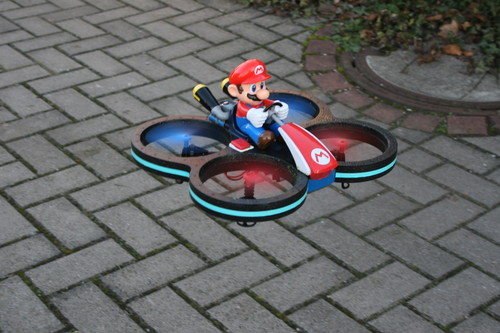 Nintendo Mario-Copter von Carrera (nicht fürs Freie gedacht).