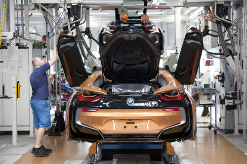 Produktion des BMW i8 Roadster. 