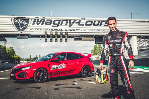 WTCR-Fahrer Esteban Guerrieri hat mit einem Honda Civic Type R in Magny-Cours einen neuen Rundenrekord für Serienfahrzeuge mit Frontantrieb aufgestellt.