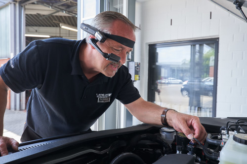 Lexus testet den Einsatz einer „Augmented Reality“-Brille im Service.