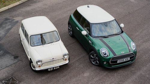 Wer ist mehr Mini? Mini „60 Years Edition“ von 2019 und Morris Mini Minor von 1959. 