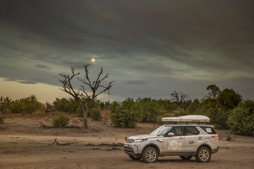 Land Rover Experience-Tour durchs Okavango-Delta. 