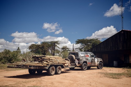 Die Tier- und Naturschutzorganisation Tusk nutzt im kenianischen Borama-Reservat einen noch getarnten Land Rover Defender für die Arbeit.
