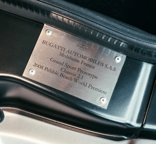 Bugatti Veyron 16.4 Grand Sport 2.1 mit Original-Plakette von 2008.