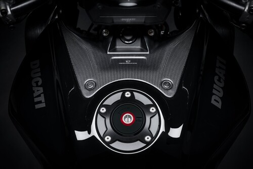 Ducati Diavel V4 mit Zubeör aus einem der drei werkseitigen Ausstattungspakete.