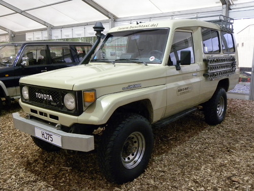 60 Jahre Toyota Land Cruiser: Das legendäre Buschtaxi  auf der Basis des Toyota Land Cruiser HJ75 von 1989.