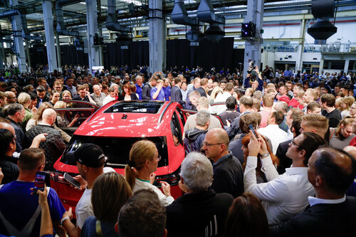 Volkswagen präsentiert der Belegschaft im Stammwerk Wolfsburg den neuen Tiguan.