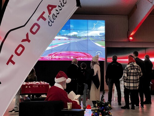 Weihnachtliches Public Opening in der Toyota Collection in Köln.