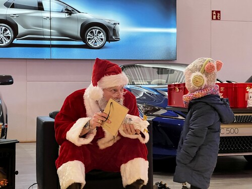 Weihnachtliches Public Opening in der Toyota Collection in Köln.