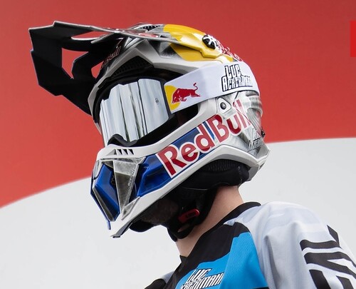 Motocrossbrille Red Bull Spect Strive in der Luc-Ackermann-Edition.
