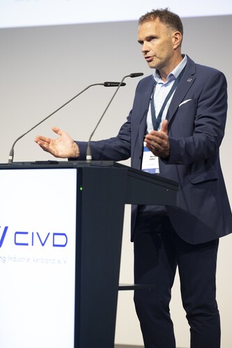 CMT 2024: CIVD-Präsident Bernd Löher stellt die Zahlen für 2023 vor.