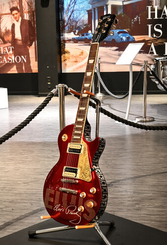 Vom US-Künstler J. Daar  für die Elvis Presley Charitable Foundation gestaltete Gibson Les Paul.