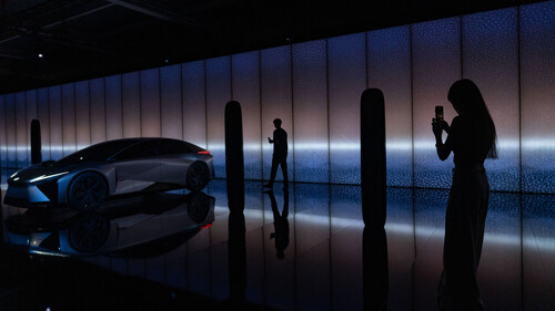 Lexus-Installation „Beyond the Horizon“ auf der Milan Design Week 2024.