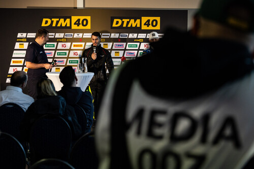 DTM-Pilot und Titelverteidiger Thomas Preining bei der Jahres-Pressekonferenz.