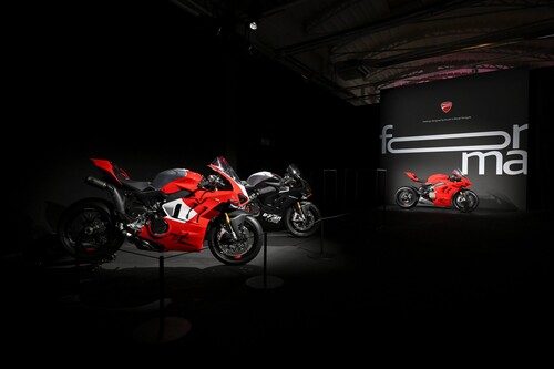 Ducati-Ausstellung „Forma - Feelings designed by Ducati“ auf der Mailänder Designwoche 2024.