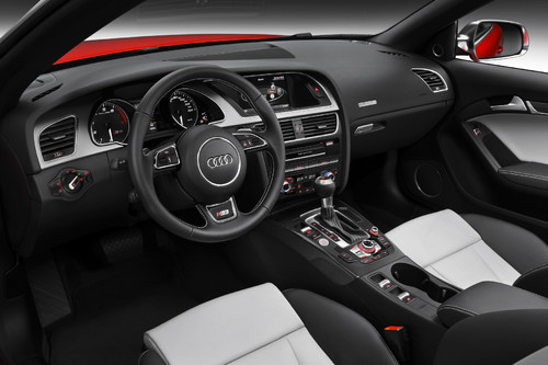 Audi S5.